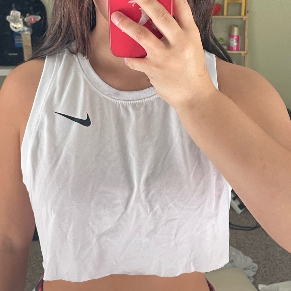 Cropped Nike mussel tank